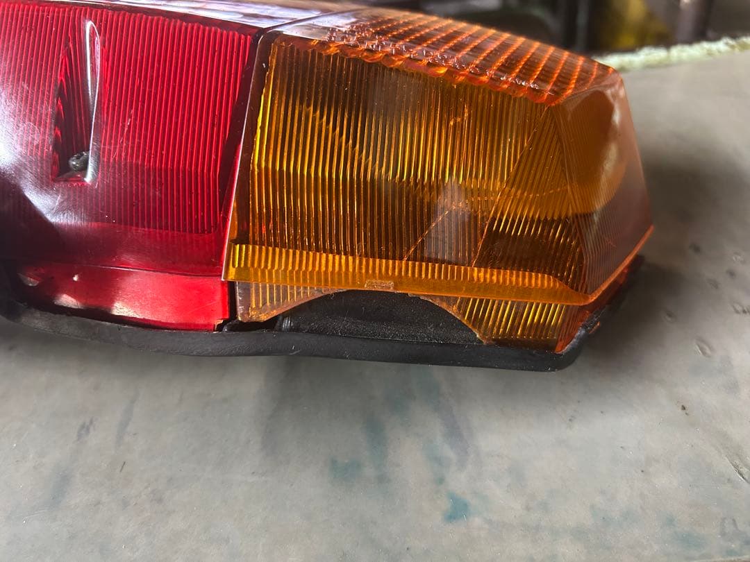 早い者勝ちフュージョン　mf02 純正テールランプ