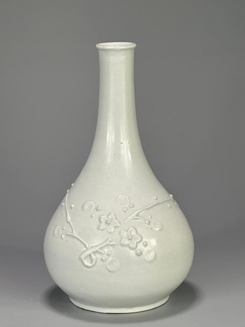 韓国美術　李朝時代　李朝　白磁　陽刻　竹　梅文　鶴首瓶　花器　花瓶　朝鮮古陶磁