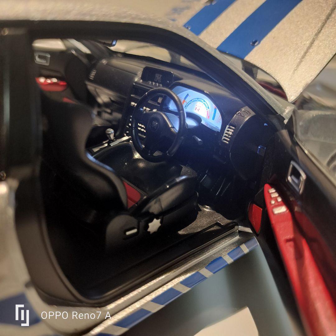 ど迫力!Nissan Skyline GT-R 1/18 スケールモデル 新品