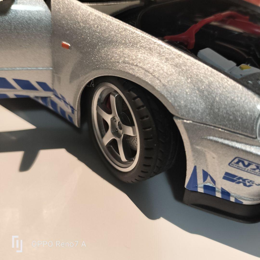 ど迫力!Nissan Skyline GT-R 1/18 スケールモデル 新品