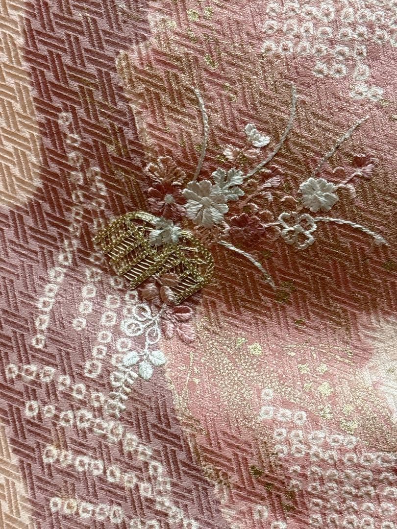 A32【美品 】訪問着　正絹着物　薄ピンク　刺繍　金駒刺繍　パティー　宴会