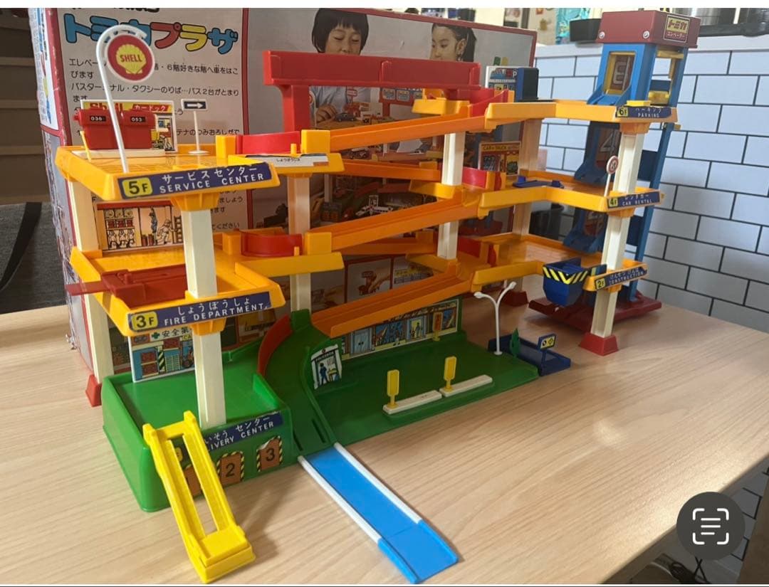 トミカプラザ 多層駐車場