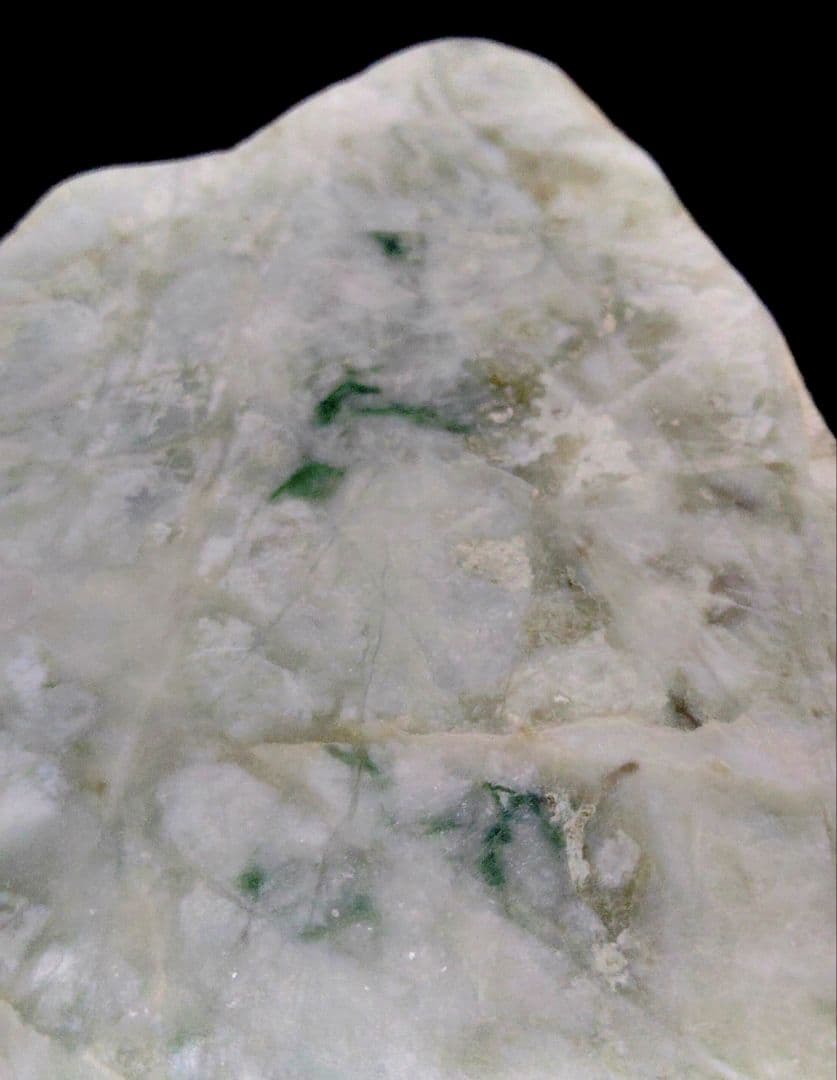 ムイムイ★翡翠原石★糸魚川硬玉【小滝・転石・切り出し①799ｇ】