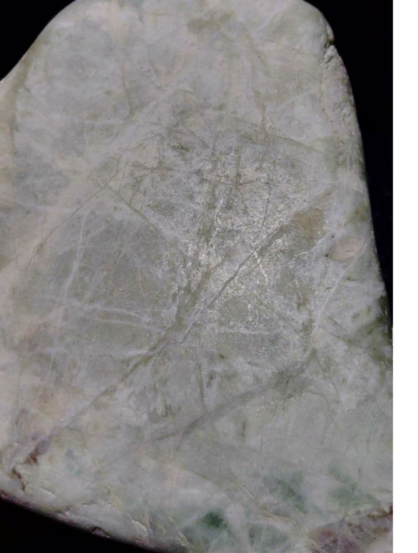 ムイムイ★翡翠原石★糸魚川硬玉【小滝・転石・切り出し①799ｇ】