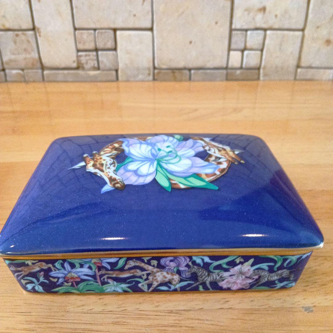 青い陶器のボックスとカードセット