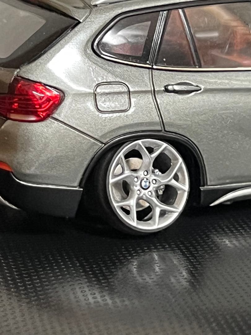 1/43 BMW X1 ミニカー グレー ディーラーのミニカー