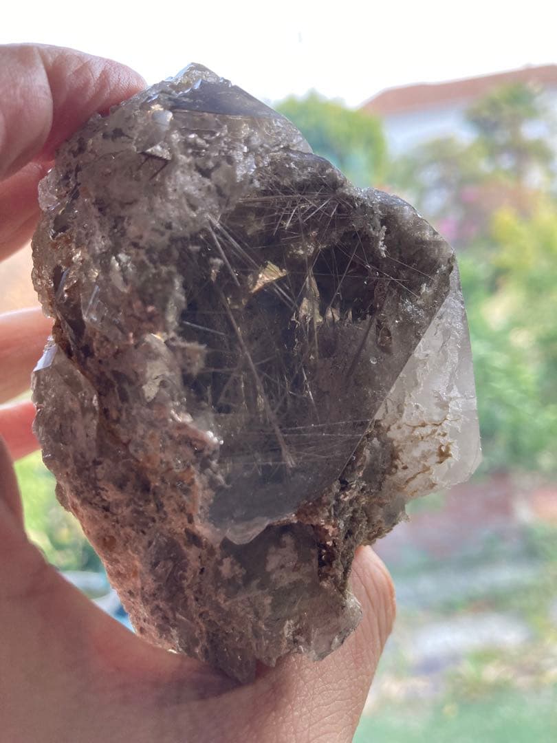 ヒマラヤ　マニハール原石　ルチル入り　水晶　天然石　レインボー