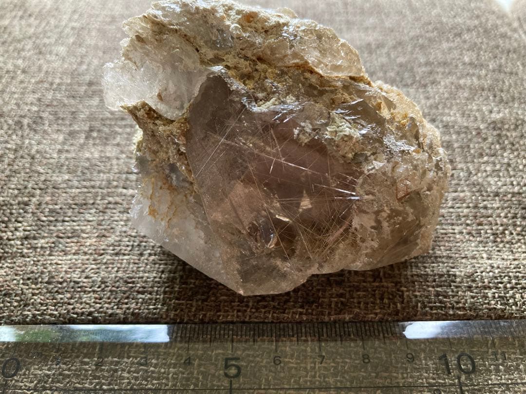 ヒマラヤ　マニハール原石　ルチル入り　水晶　天然石　レインボー