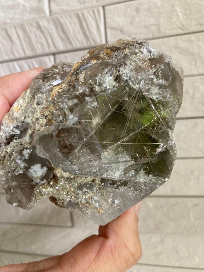 ヒマラヤ　マニハール原石　ルチル入り　水晶　天然石　レインボー