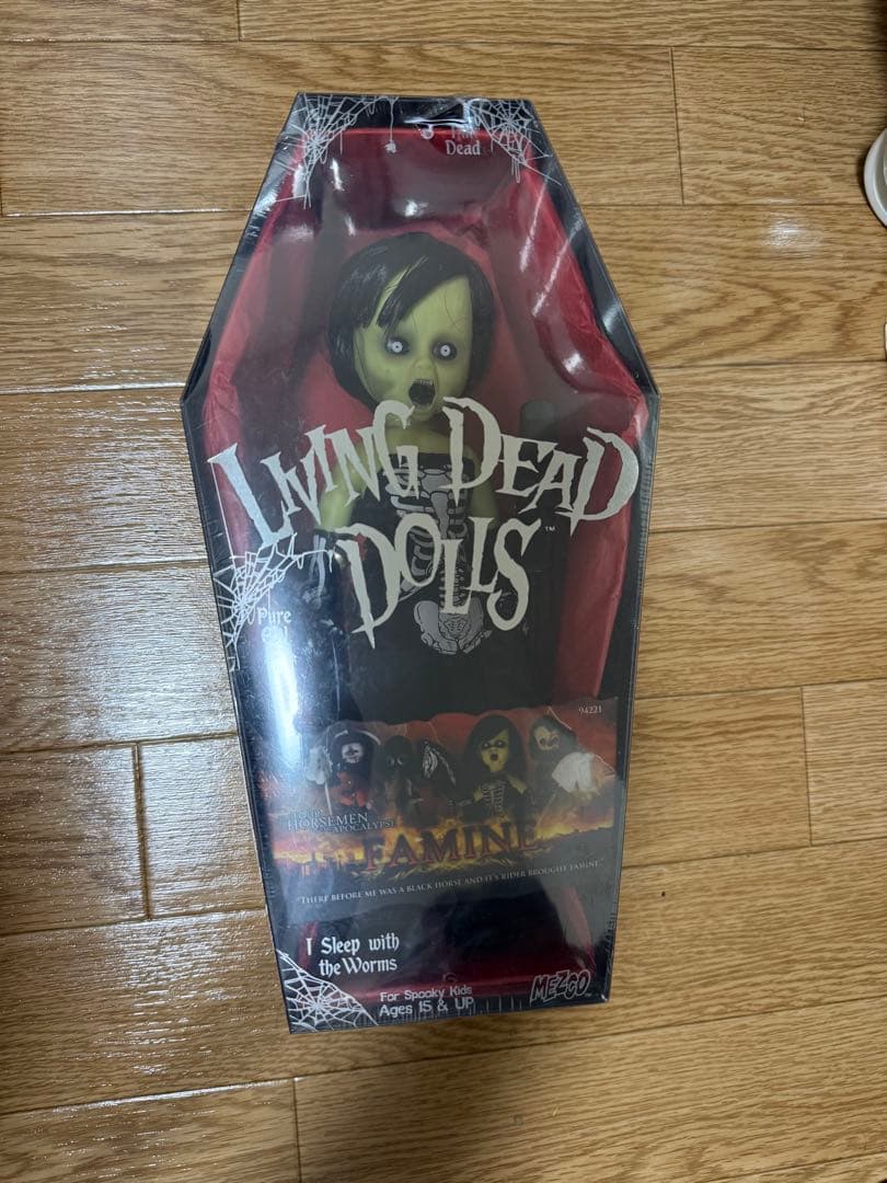 【再値下中！新品未開封】メズコ リビングデッドドールズ FAMINE