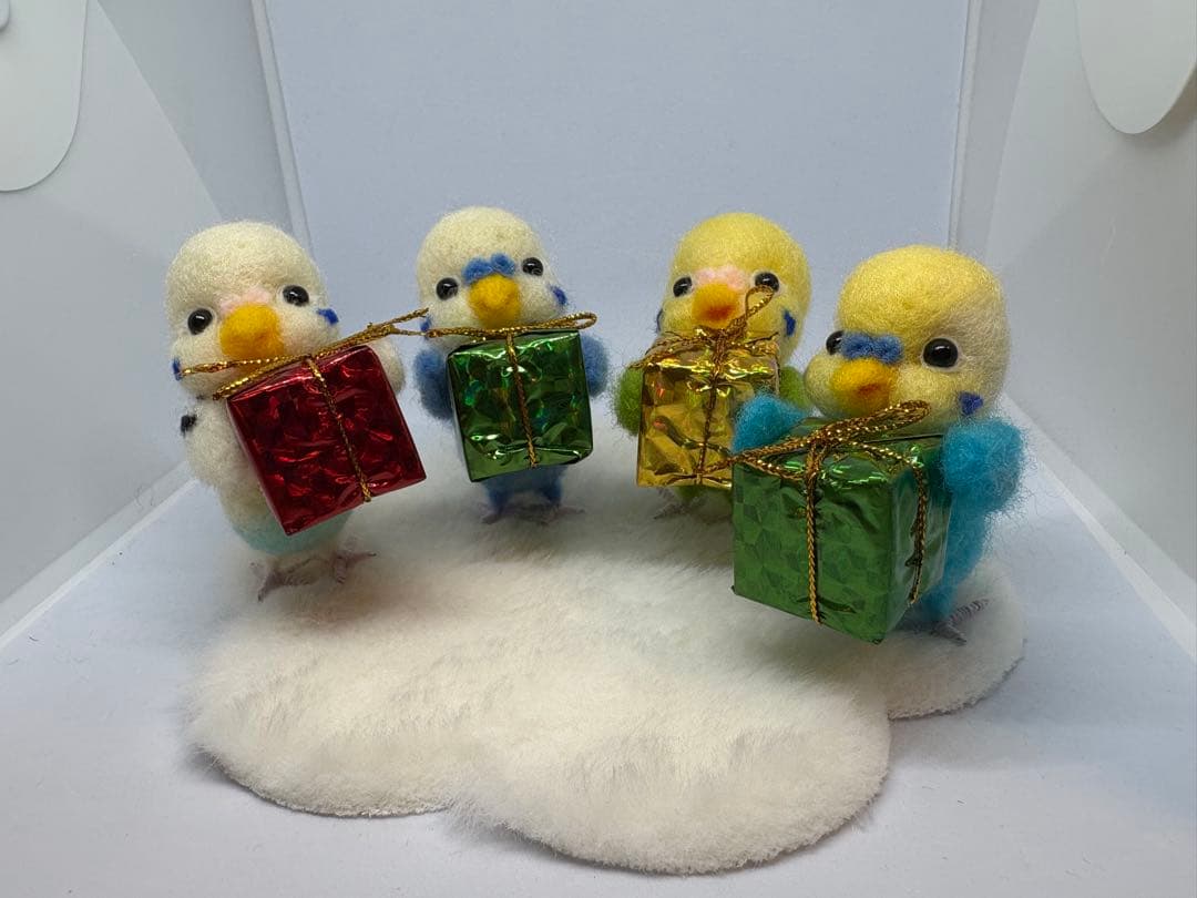 羊毛フェルト　ハンドメイド　クリスマスツリーにセキセイインコ