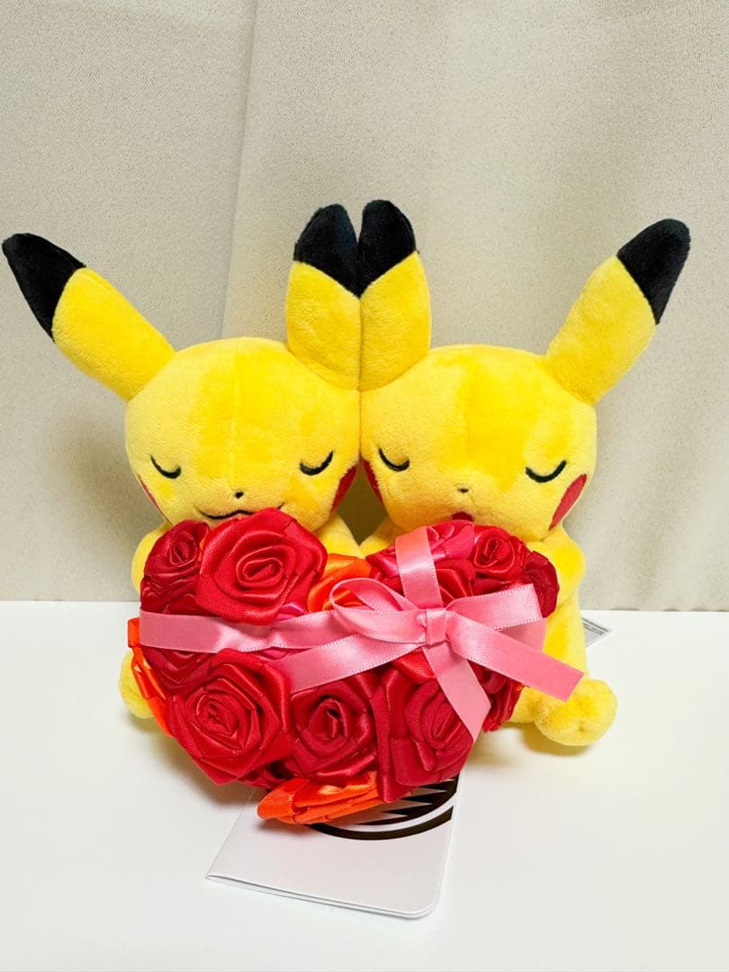 ピカチュウ ポケモンセンター　マンスリーペア　ピカチュウ