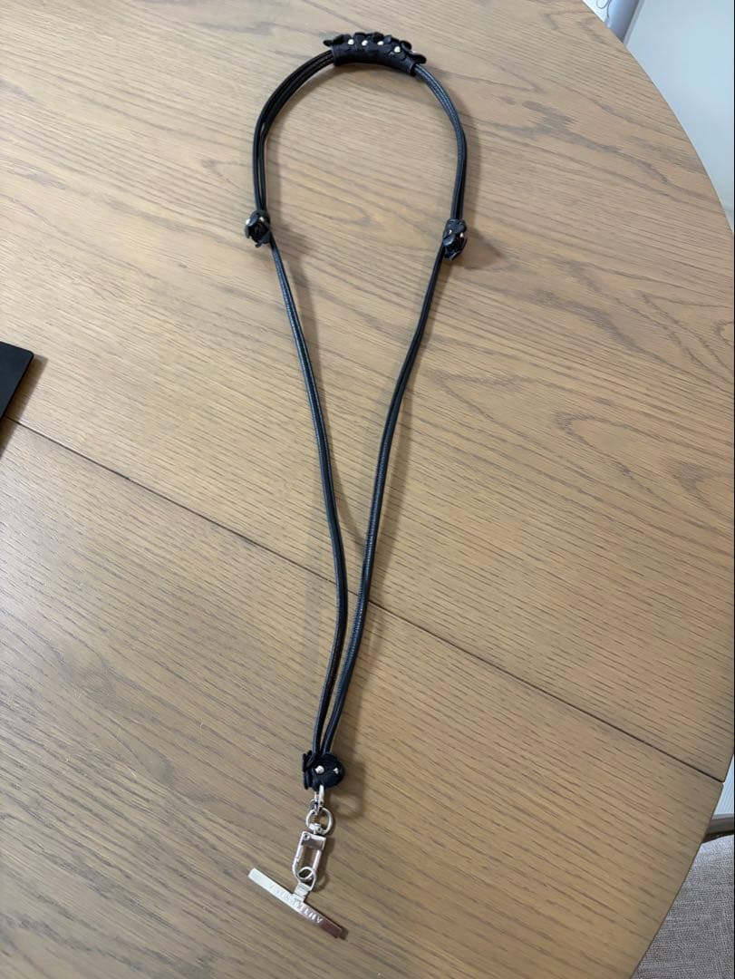 アンテプリマ　スマホ　ネックストラップ