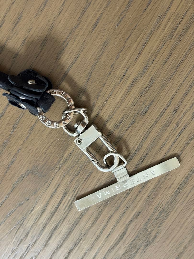 アンテプリマ　スマホ　ネックストラップ