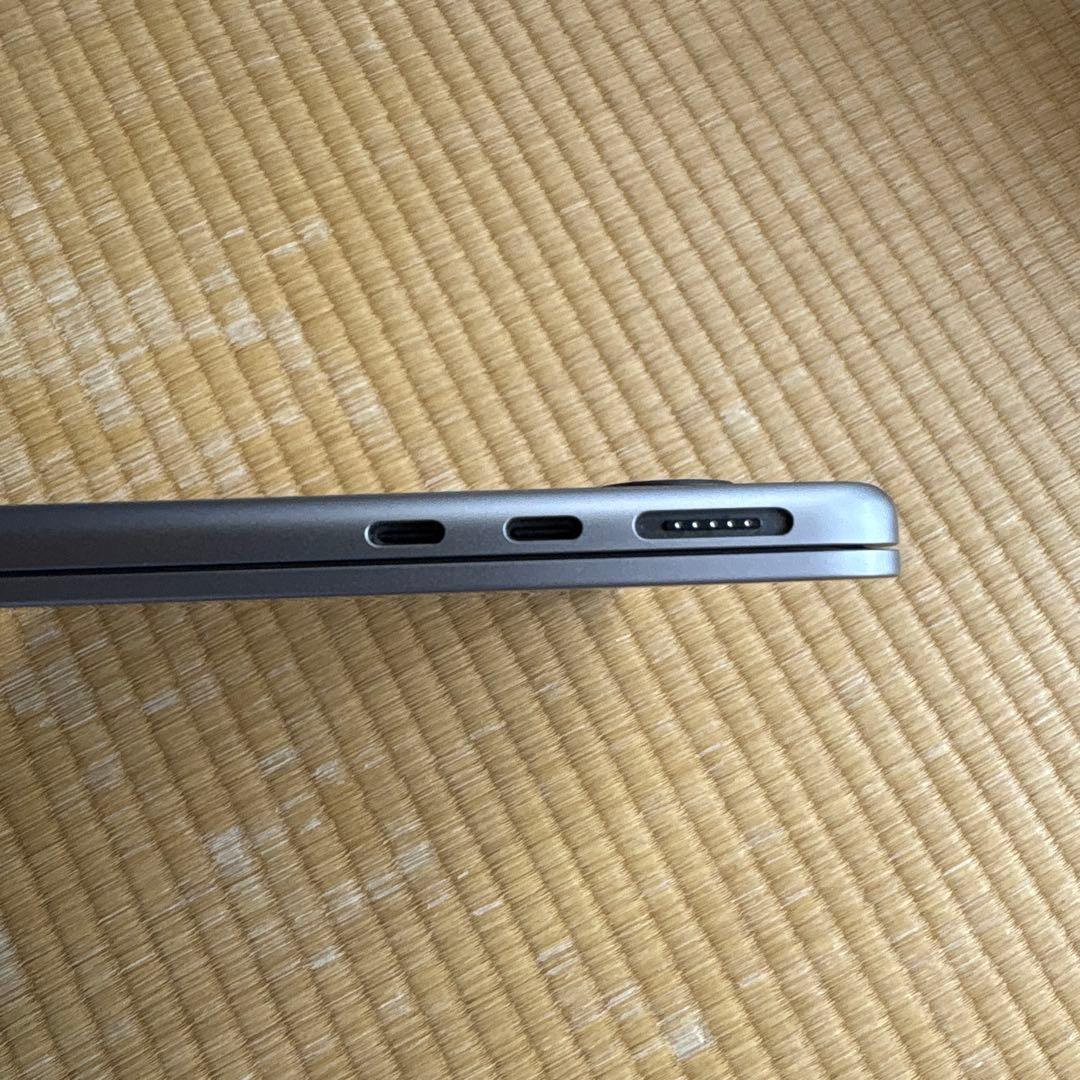 美品Apple MacBook Air M2 8GB 256GB ハブ・ケース付