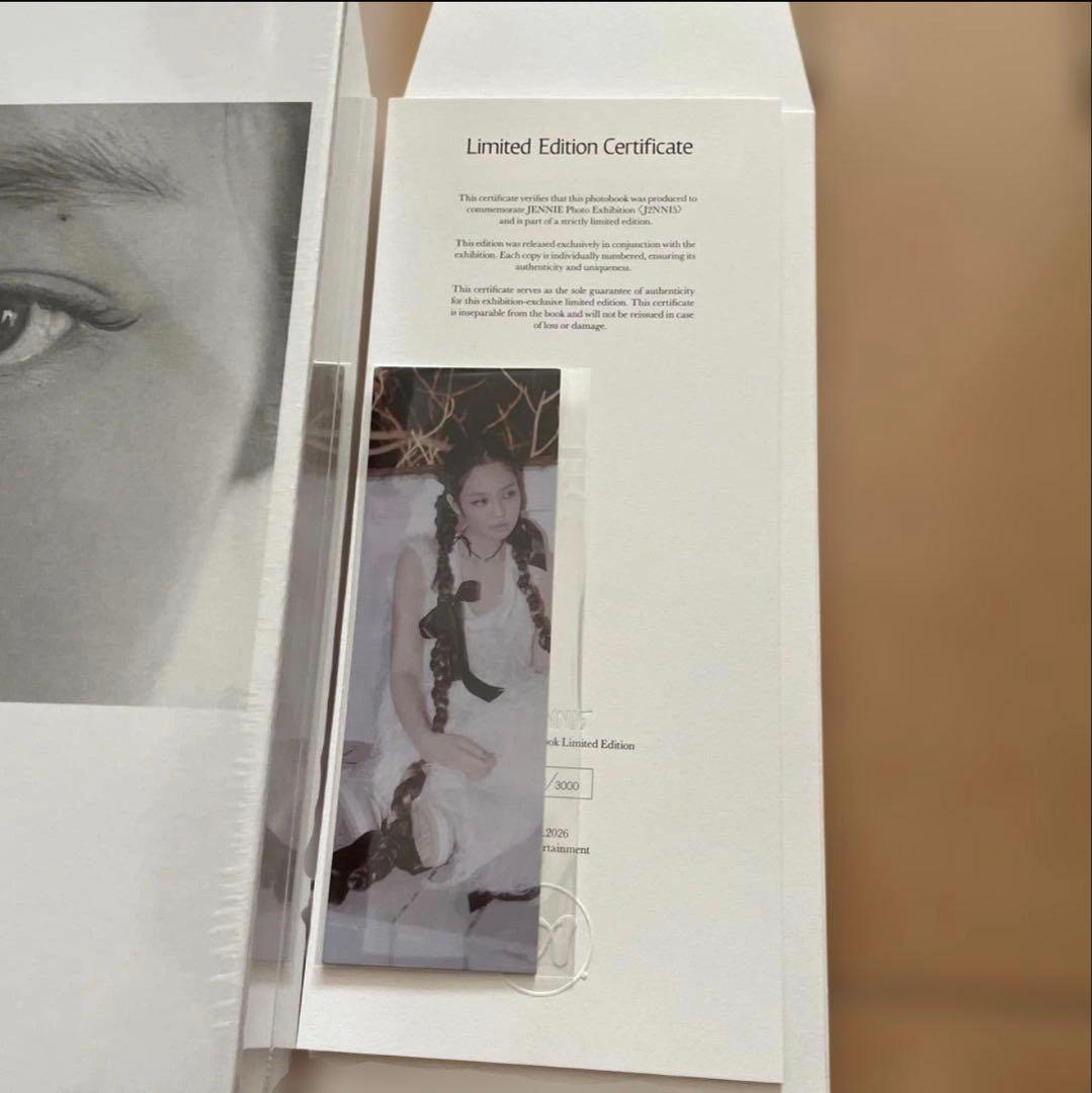 JENNIE J2NNI5 ジェニ 写真集 フォトブック しおり付