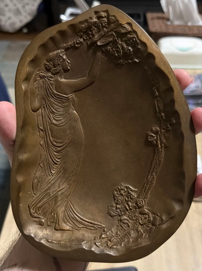 レリーフトレイ 女性像 アンティーク調 小物入れ