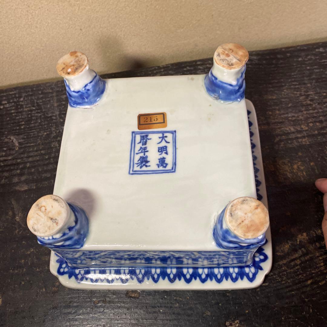 大明万暦年制年号　染付獣頭脚付筆洗