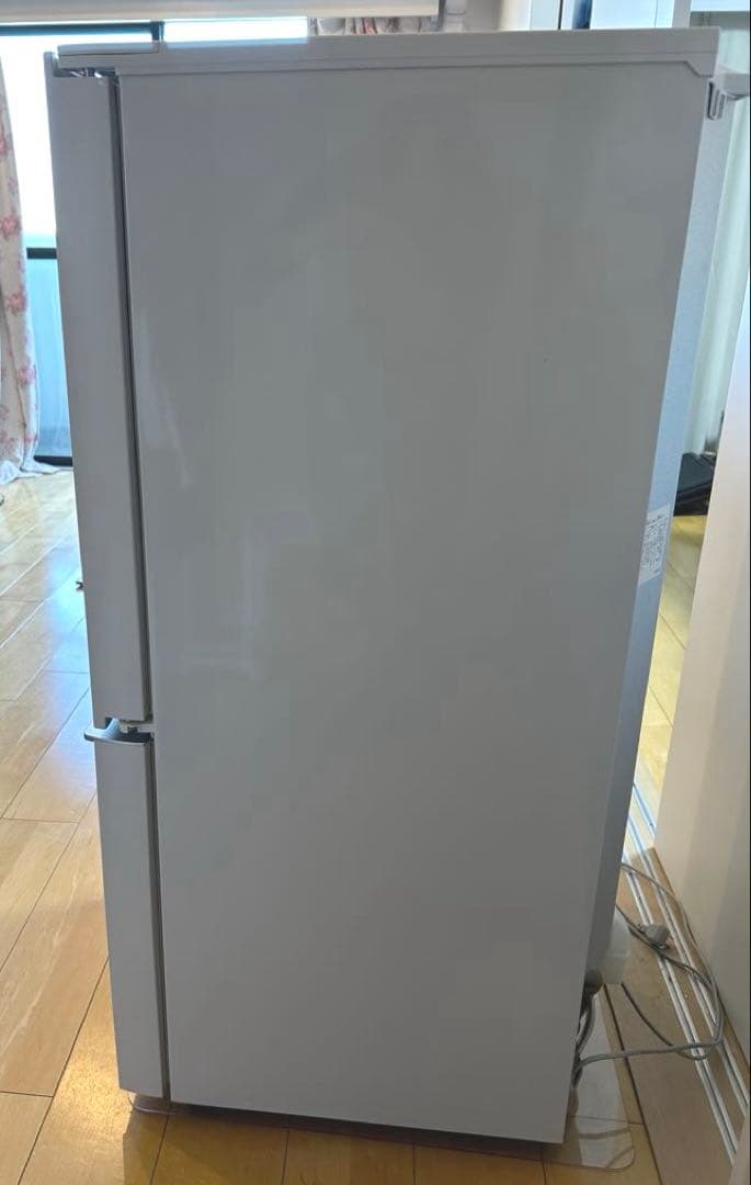 【送料込み】シャープ 冷蔵庫 SJ-GD14C-W 137L 【マット付き】