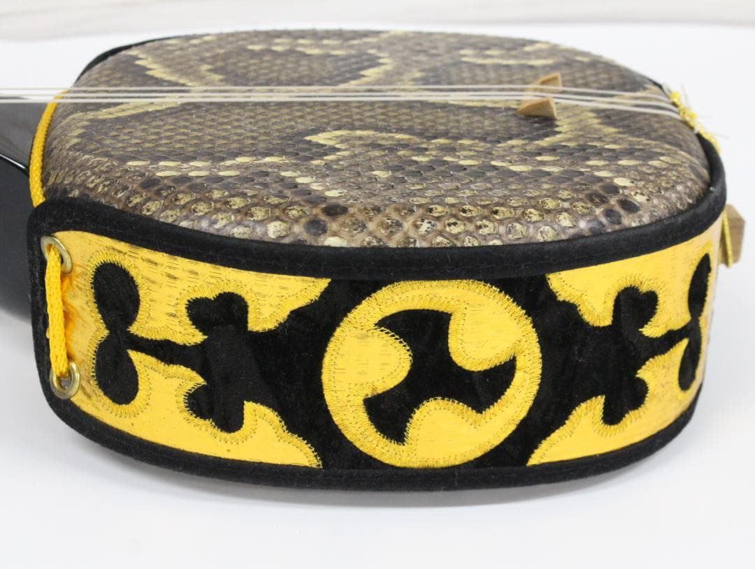 ▲沖縄三味線 和楽器 ハードケース付き 琉球 民謡