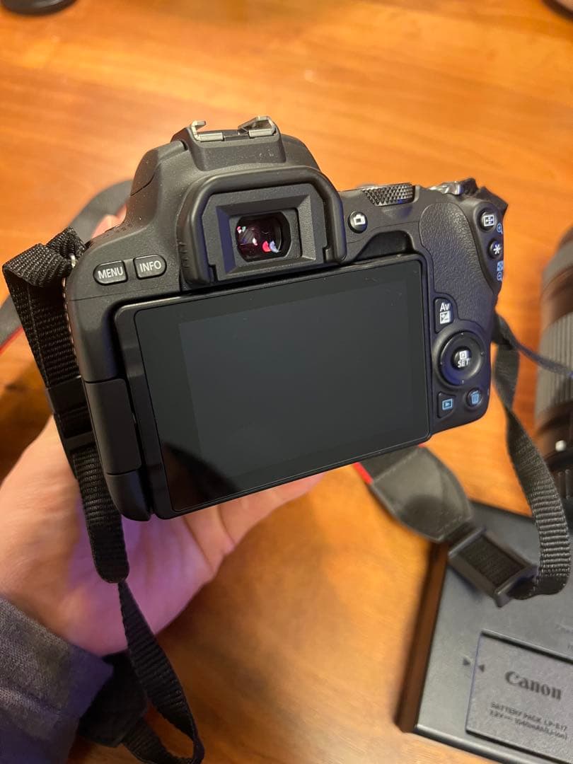 Canon EOS Kiss X9 デジタル一眼レフカメラ ダブルズームキット