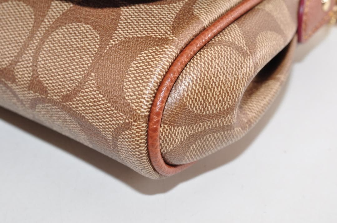 未使用 COACH コーチ シグネチャー ターンロック チェーンバッグ