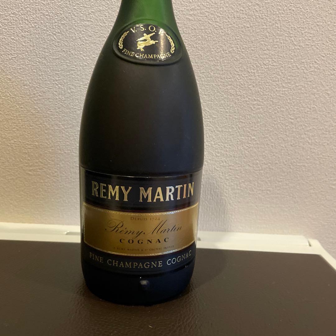 誰をも魅了する、深い味わいのレミーマルタン　コニャック2本セット