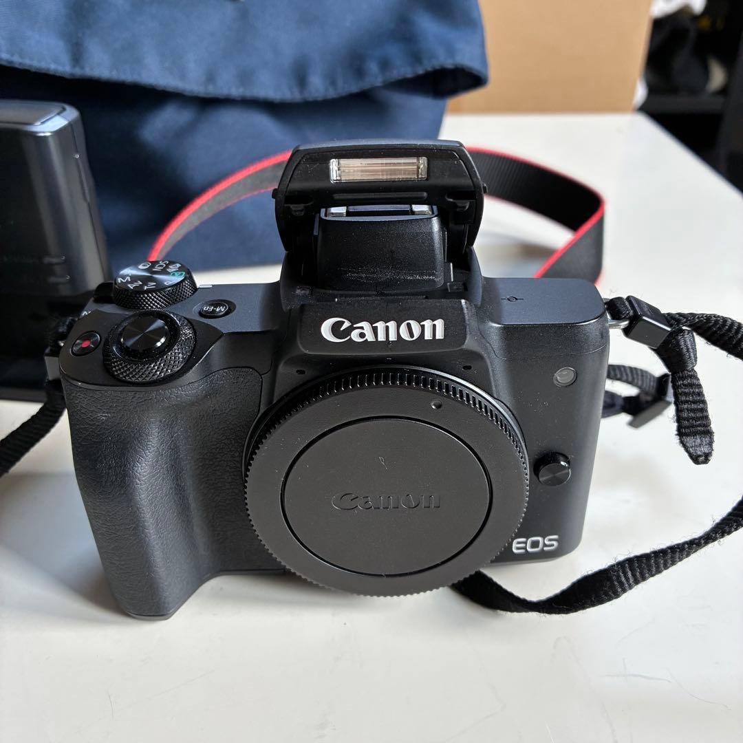 Canon EOS kiss M ミラーレス一眼レフ　レンズ2本・カメラバッグ付