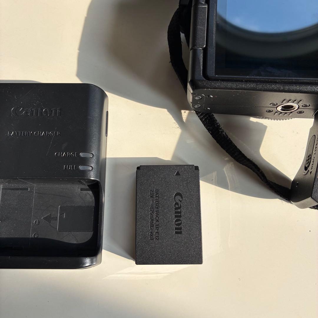 Canon EOS kiss M ミラーレス一眼レフ　レンズ2本・カメラバッグ付