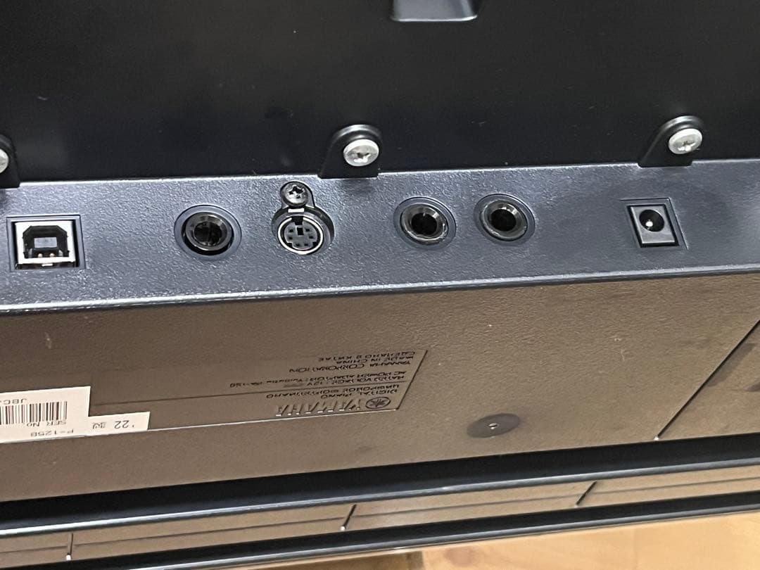 ヤマハ電子ピアノ　P125B