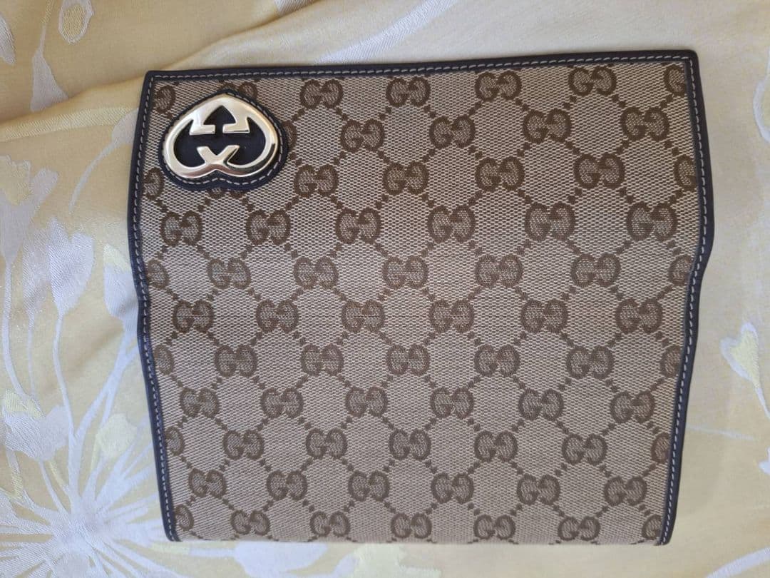 せ*ン様 GUCCI 二つ折り財布 GGパターン