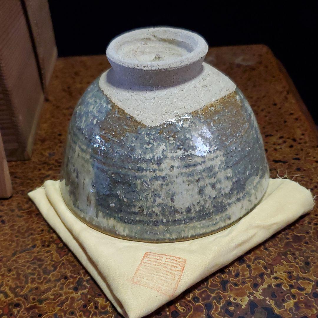 ２　信楽焼　御砂入雲上菊茶碗　中郷陶房　鈴木茂至匠　共箱　共布　栞　近江神宮