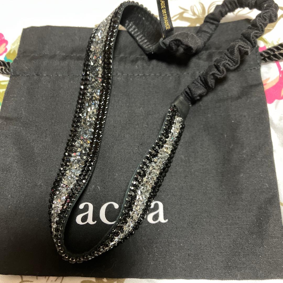 美品　アッカ　スワロフスキーヘアバンド