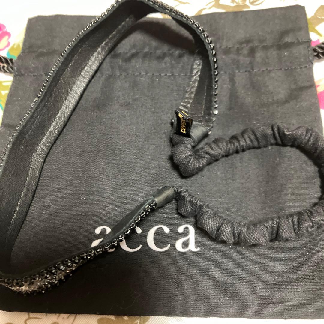 美品　アッカ　スワロフスキーヘアバンド