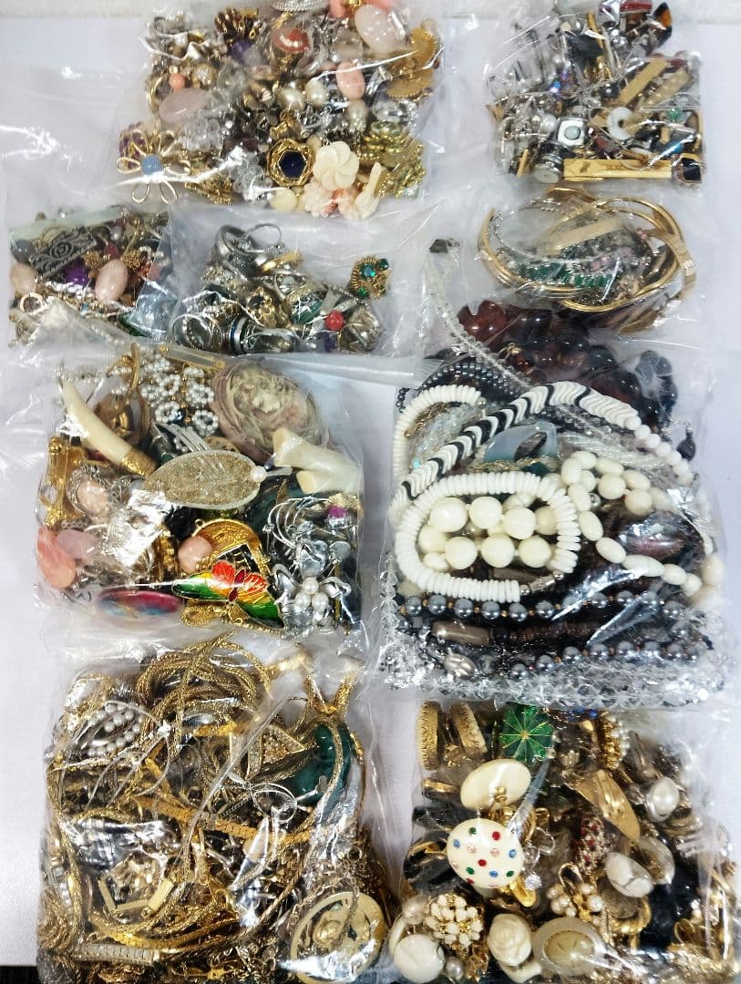 イミテーションアクセサリーまとめ売り