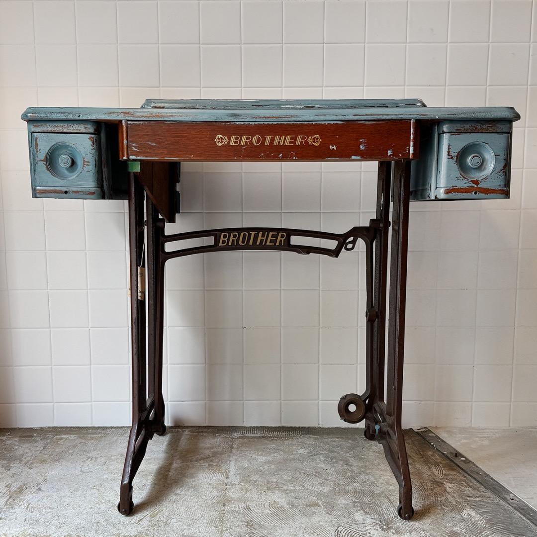 【フランス便】ビンテージ◆ミシン台 「Brother社製」◆