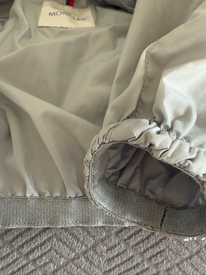 〈クリーニング済み〉モンクレール ナイロンジャケット フード付き ワッペン有り