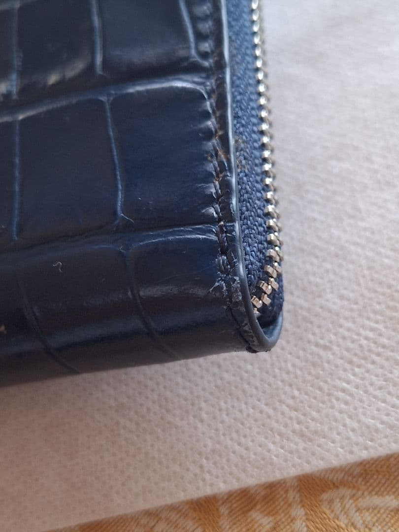 サロンドアルファード　 L字型型押し財布