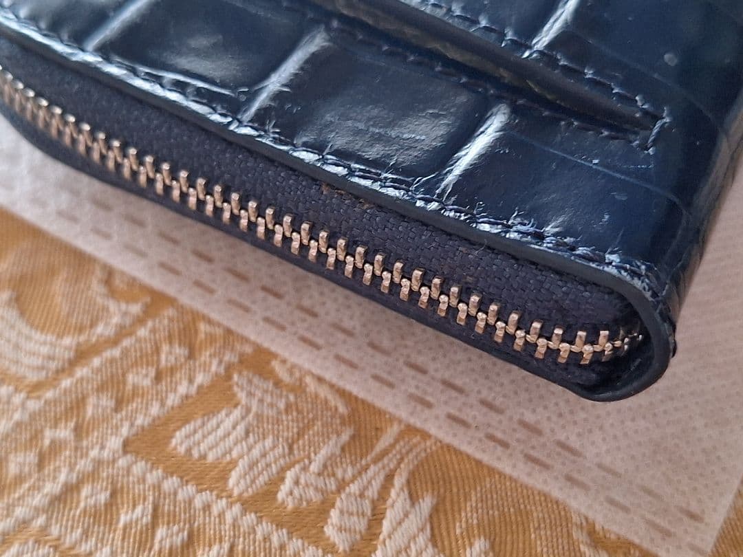 サロンドアルファード　 L字型型押し財布