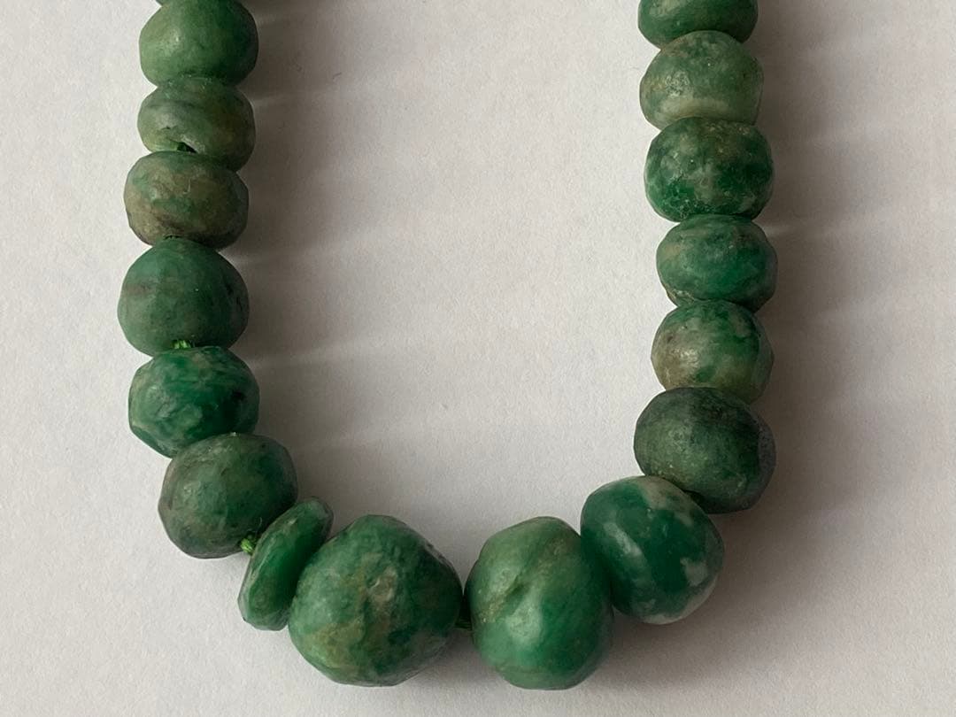 エメラルド　ビーズ