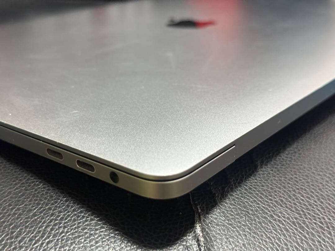 YJGH6 MACBOOK PRO 15インチ　2018