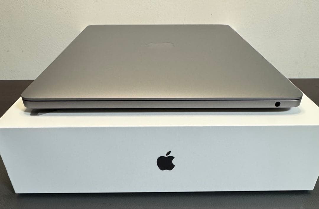 MacBook本体 MacBook Pro 2020. M1. 16GB . 500GB