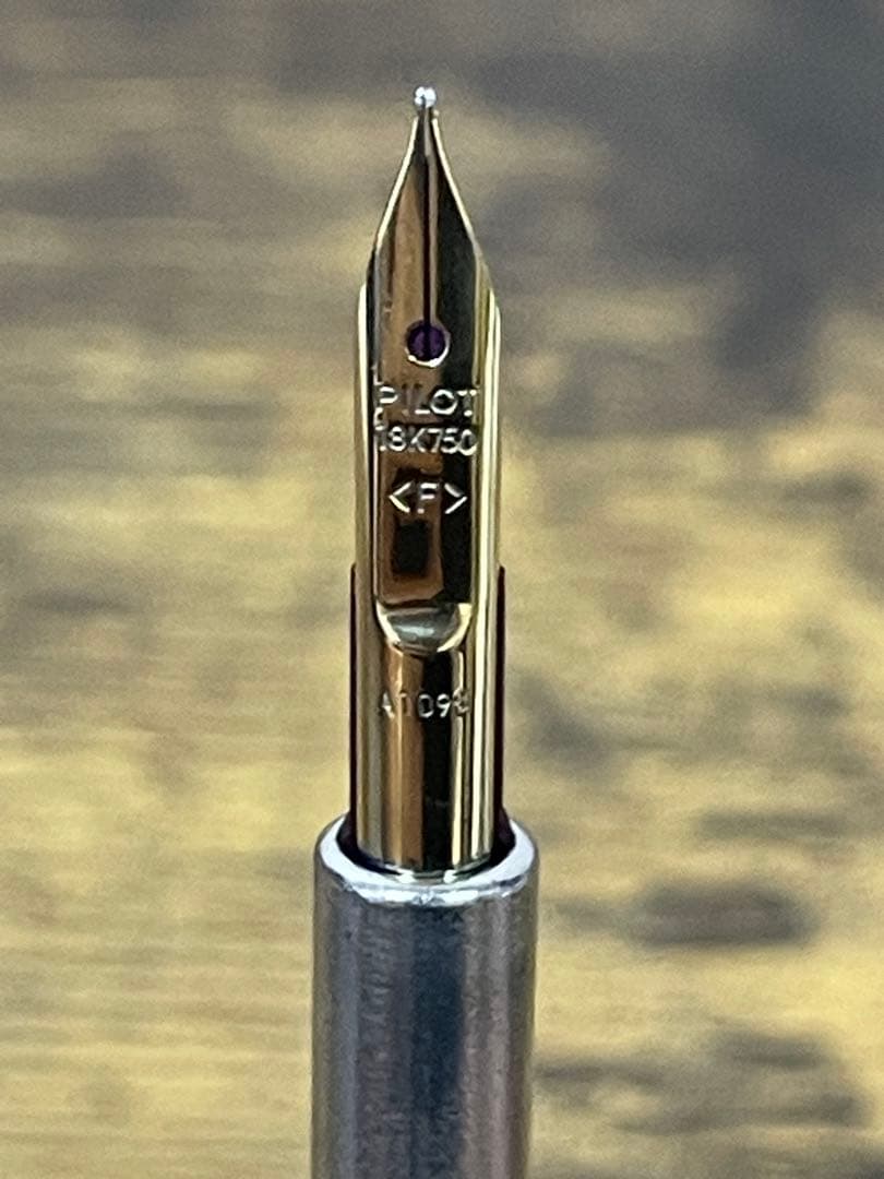 未使用に近い　シール付き　18金　ゴールド　細字　キャップレス　万年筆　備品付き