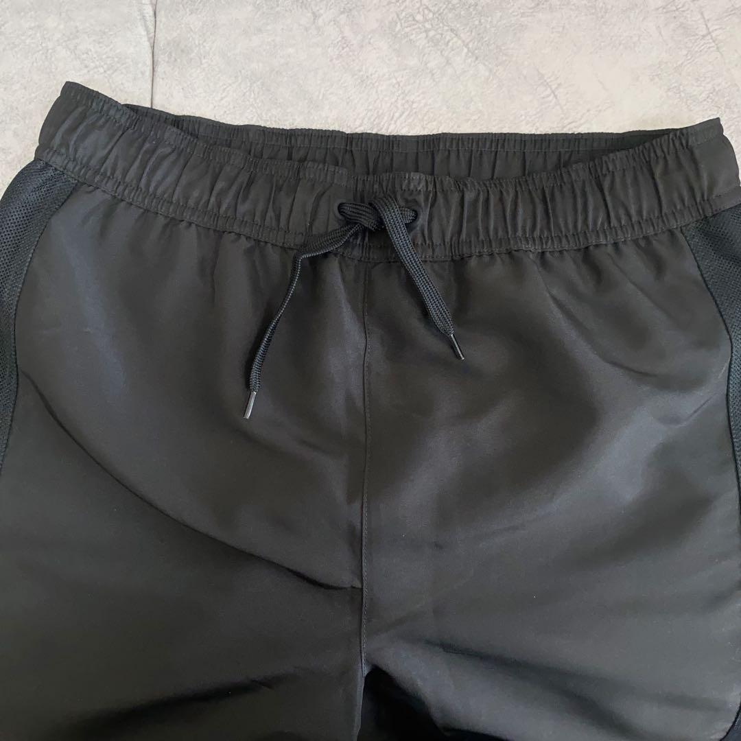 ラスト１【新品】BURBERRY 大人も着られる ロゴ メンズ 水着 ブラック