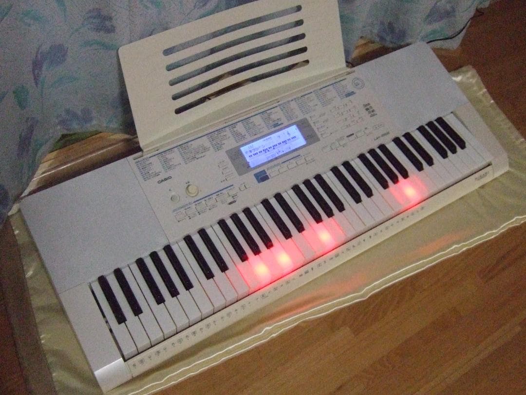 CASIO LK-222 電子ピアノ・キーボード ルーチェ 光ナビ 袋付き