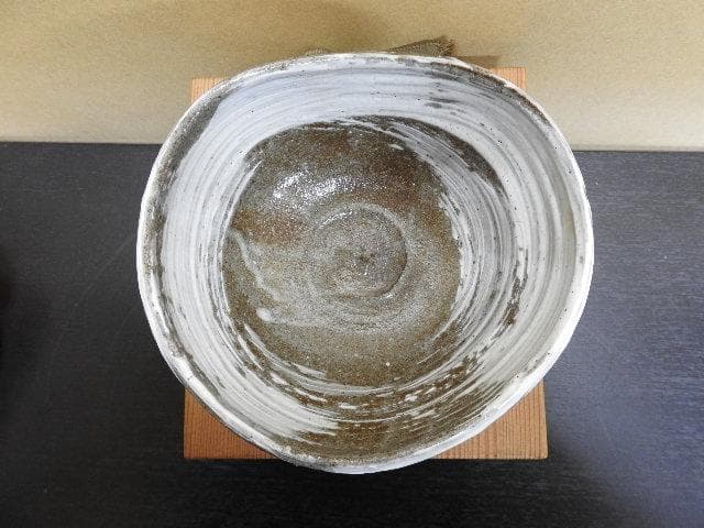 清水六兵衛　刷毛目不正型鉢　共箱　MA17