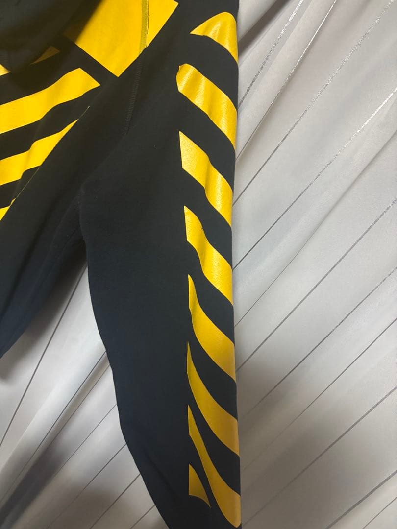 モンクレール　オフホワイトパーカー