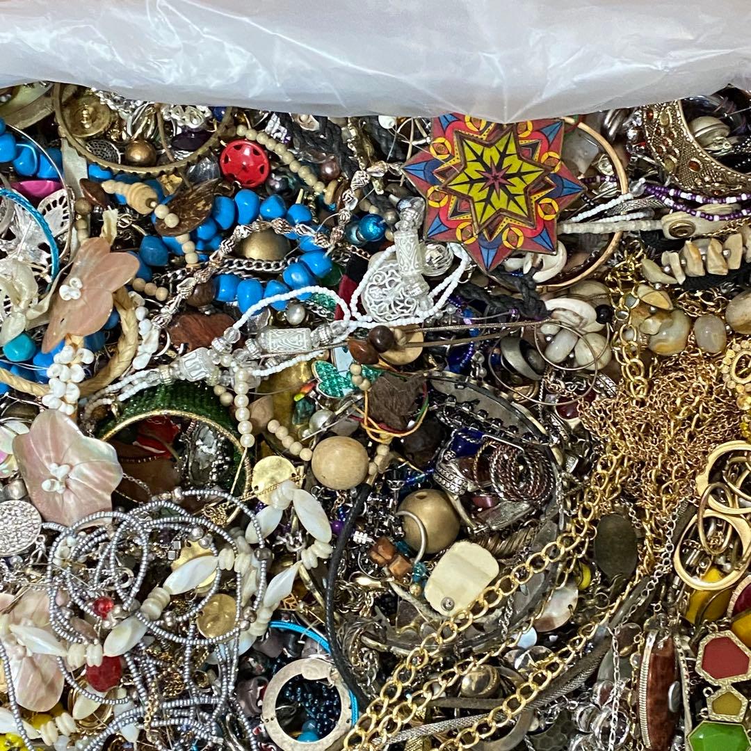 大量　まとめ売り　ジャンク　未選別　アクセサリー色々⑥　約9.1㎏　ネックレス他