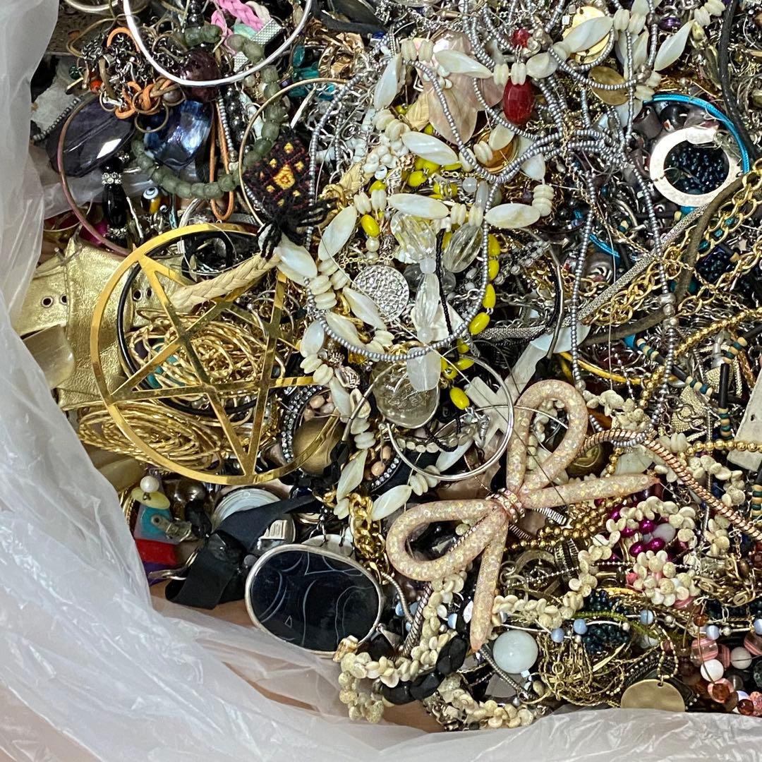 大量　まとめ売り　ジャンク　未選別　アクセサリー色々⑥　約9.1㎏　ネックレス他