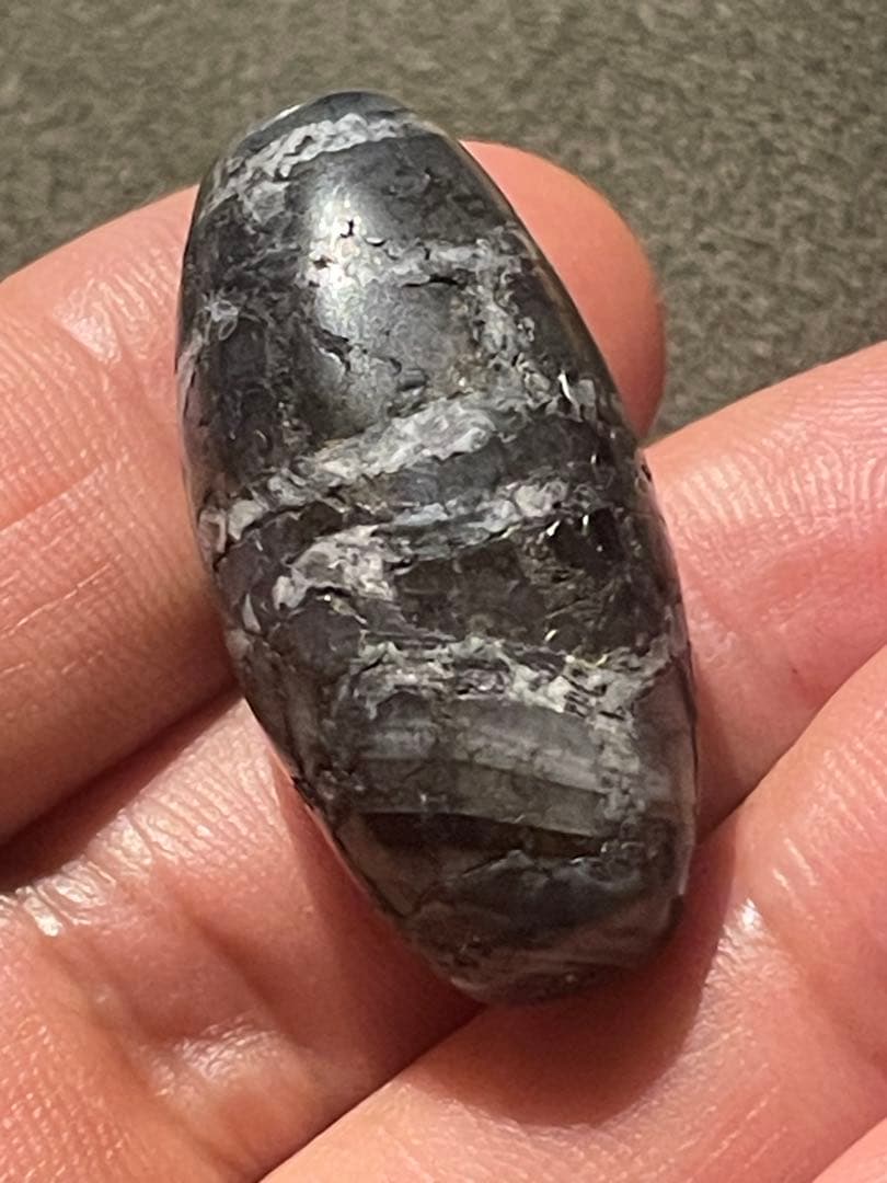 出土　双亀甲天珠